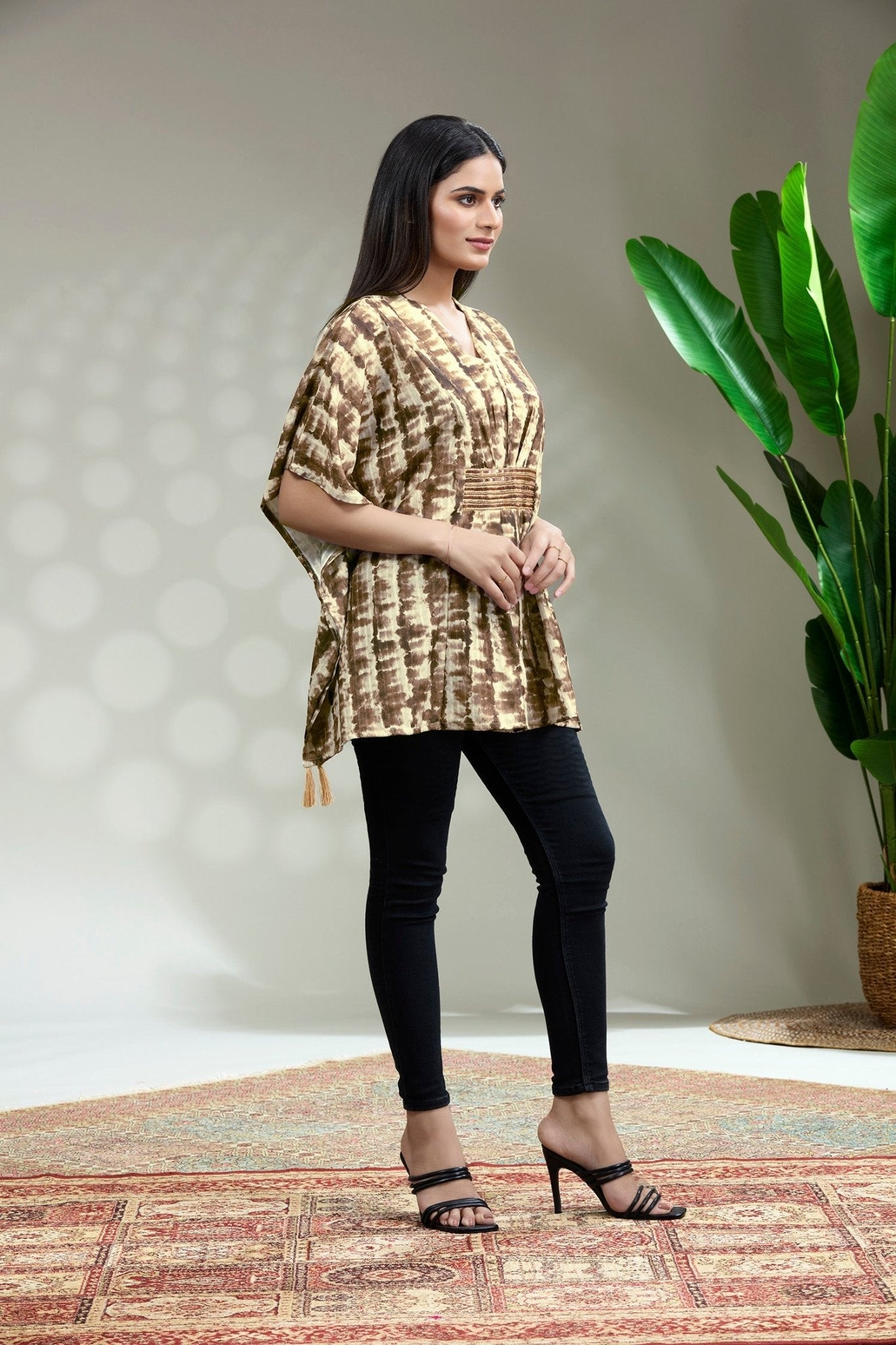Trendy Tie Dye Kaftan with broach - Freyaa USA & Canada
