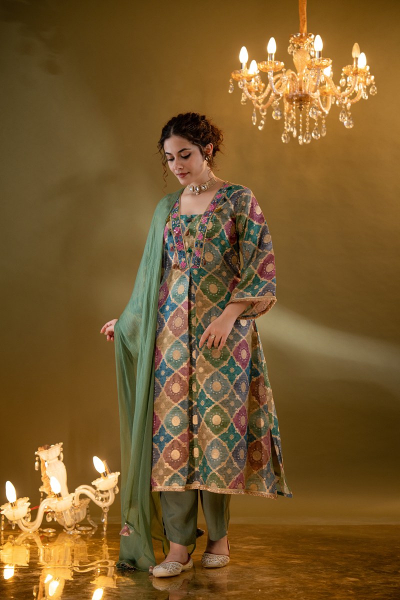 MULTICOLOUR ZARI SILK EMBROIDERED V-NECK KURTA SET