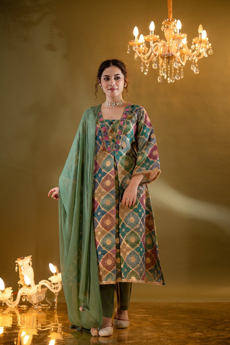 MULTICOLOUR ZARI SILK EMBROIDERED V-NECK KURTA SET