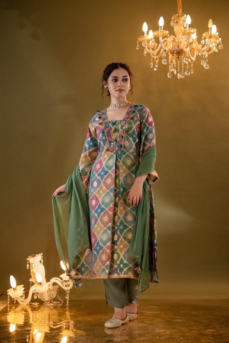 MULTICOLOUR ZARI SILK EMBROIDERED V-NECK KURTA SET