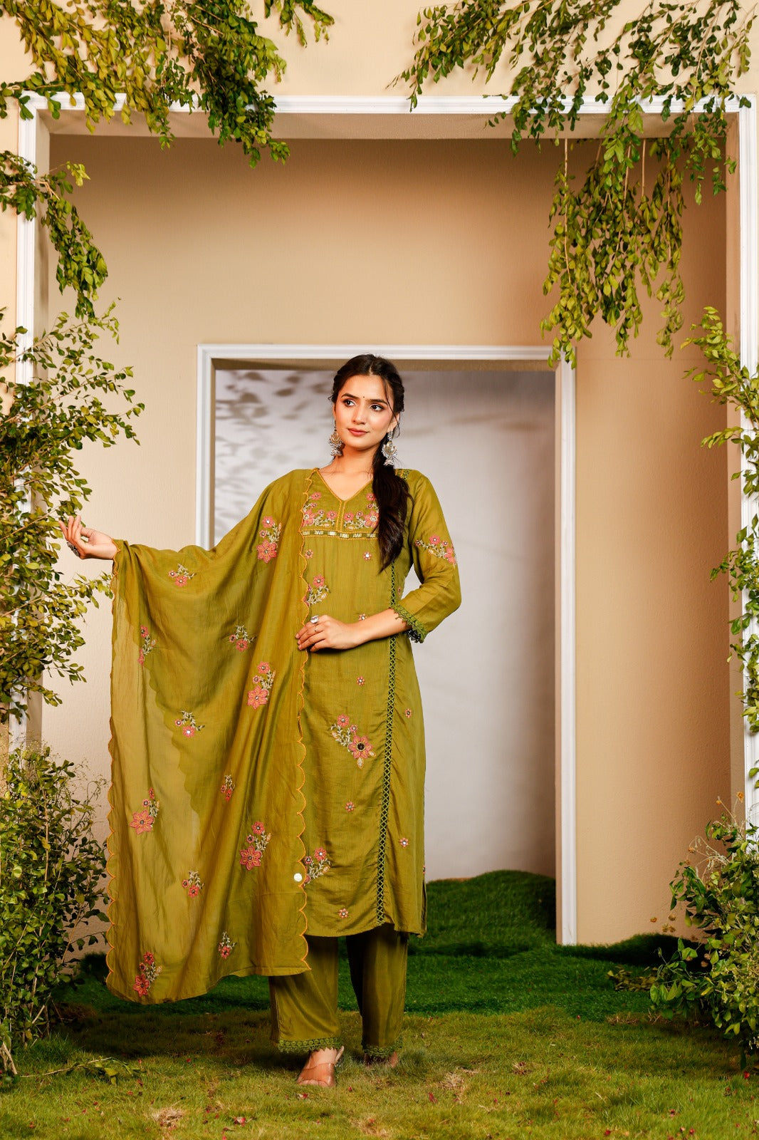 Green Embroidered Three-Piece Suit Set