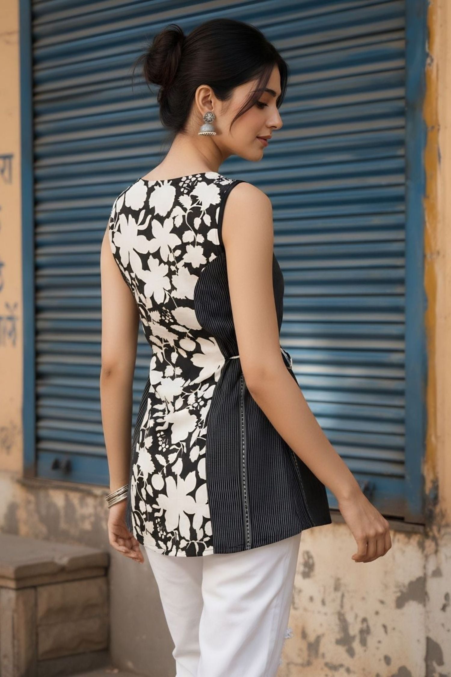 Black &amp; White Floral Sleeveless Top