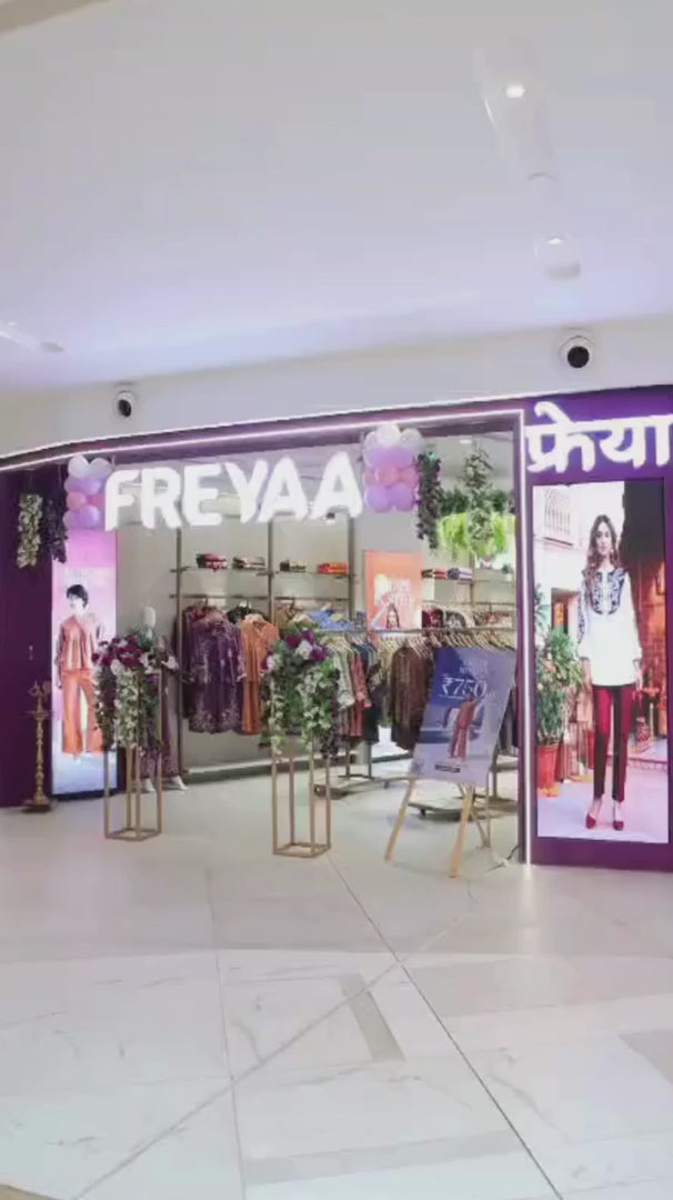 freyaa-middle

